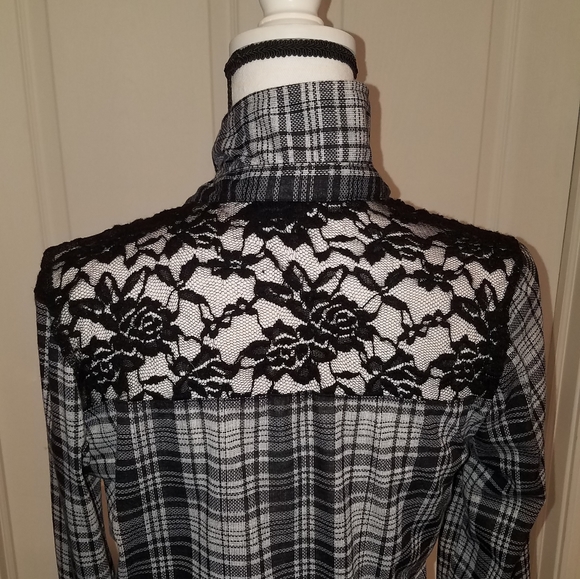 LACED BACK FLANNEL PRINT RUE 21 - Picture 6 of 7